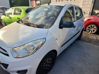 Gebraucht Hyundai i10 Edition 69 PS (50 kW) 2013 Weiß Kleinwagen