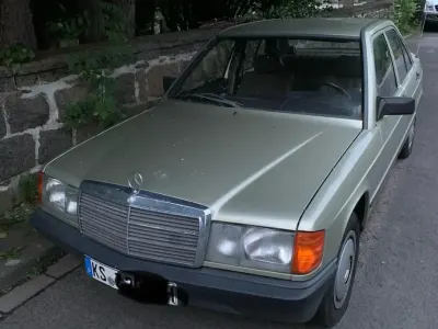 Gebraucht Mercedes 190 105 PS (77 kW) 1984 Andere farben Limousine