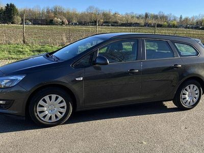 Gebraucht Opel Astra Selection 116 PS (85 kW) 2015 Grau Kombi