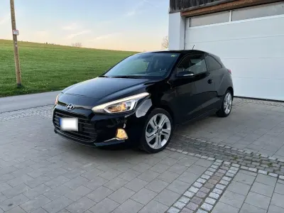 Gebraucht Hyundai i20 Style 101 PS (74 kW) 2016 Schwarz Coupé