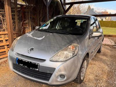 Gebraucht Renault Clio III 75 PS (55 kW) 2011 Silber Kleinwagen