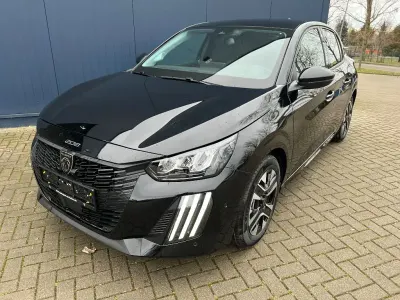 Gebraucht Peugeot 208 Allure 101 PS (74 kW) 2025 Perla nera schwarz metallic Kleinwagen