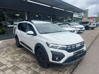 Begagnad Dacia Jogger Expression 101 HK (74 kW) 2024 Vit Minibuss