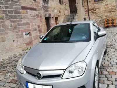 Używany Opel Tigra Edition 90 KM (66 kW) 2006 Srebrny Kabriolet