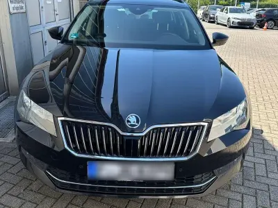 Gebraucht Skoda Superb Ambition 179 PS (131 kW) 2018 Schwarz Kombi