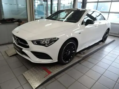 Gebraucht Mercedes CLA250e AMG 160 PS (117 kW) 2021 Polarweiß uni Limousine