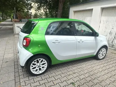 Gebraucht Smart ForFour Electric Drive 60 kW (82 PS) 2017 Weiß Kleinwagen