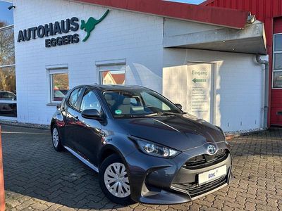 Grau Gebraucht 2023 Toyota Yaris Hybrid Business Edition Kleinwagen | 17.990 € (Fairer Preis)