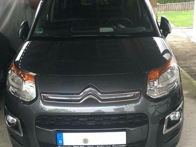 Grau Gebraucht 2017 Citroën C3 Picasso PureTech Van / Kleinbus | 9.000 € (Teuer)