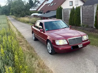 Gebraucht Mercedes E250 150 PS (110 kW) 1993 Rot Limousine