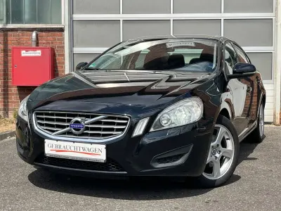 Gebraucht Volvo S60 Kinetic 163 PS (119 kW) 2012 Schwarz Limousine