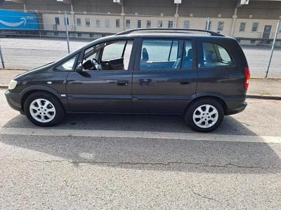 Usata Opel Zafira 101 CV (74 kW) 2002 Nero Monovolume