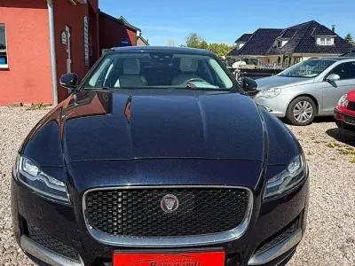 Usata Jaguar XF Portfolio 300 CV (220 kW) 2016 Blu Berlina