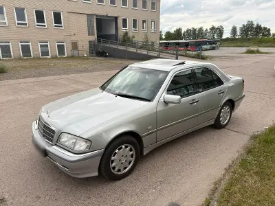 Gebraucht Mercedes C240 Elegance 170 PS (125 kW) 2000 Silber Limousine