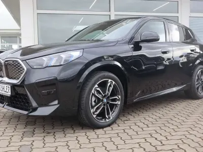 Gebraucht BMW iX2 M Sport 150 kW (204 PS) 2026 Black sapphire metallic SUV