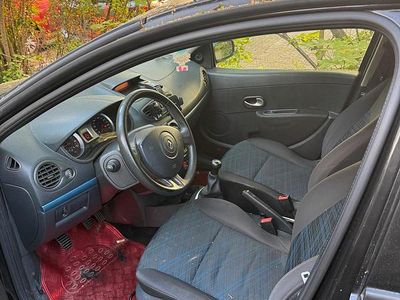 Second-hand Renault Clio II 75 CP (55 kW) 2008 Negru Hatchback