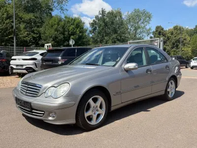 Gebraucht Mercedes C180 143 PS (105 kW) 2004 Cubanitsilber Limousine