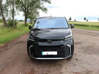 Gebraucht Toyota Proace Verso 177 PS (130 kW) 2024 Schwarz Van / Kleinbus