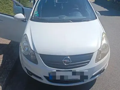 Gebraucht Opel Corsa Edition 90 PS (66 kW) 2009 Weiß Kleinwagen