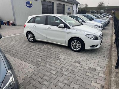 Weiß Gebraucht 2012 Mercedes B180 Van / Kleinbus | 8.000 € (Guter Preis)