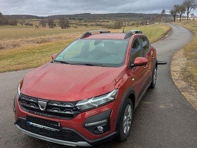 Gebraucht Dacia Sandero Comfort Plus 101 PS (74 kW) 2022 Rot Limousine