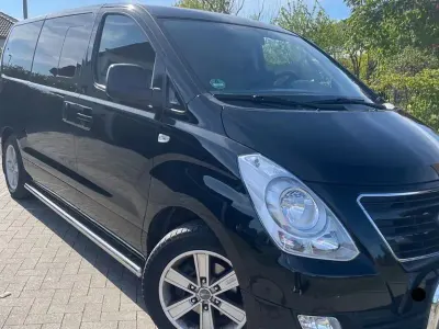 Second-hand Hyundai H-1 170 CP (125 kW) 2016 Negru Monovolum