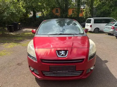 Gebraucht Peugeot 5008 153 PS (112 kW) 2010 Rot Van / Kleinbus