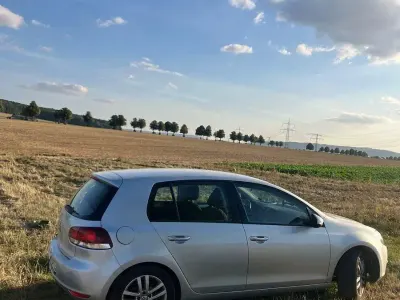 Gebraucht VW Golf VI Comfortline 122 PS (89 kW) 2011 Silber Kleinwagen