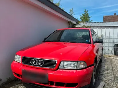 Second-hand Audi A4 125 CP (91 kW) 1995 Roșu Berlinǎ