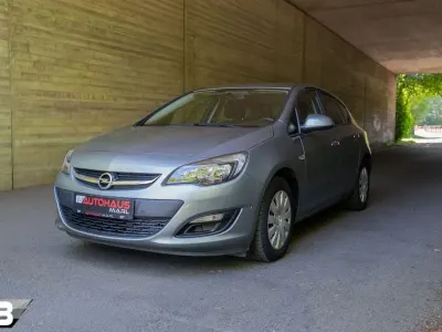 Gebraucht Opel Astra Selection 116 PS (85 kW) 2015 Silber Limousine