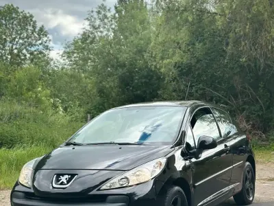 Gebraucht Peugeot 207 75 PS (55 kW) 2008 Schwarz Kleinwagen