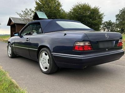 Gebraucht Mercedes E200 Sportline 136 PS (100 kW) 1994 Blau Cabrio