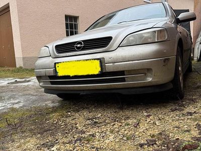 Grau Gebraucht 2002 Opel Astra Limousine | 2.500 €