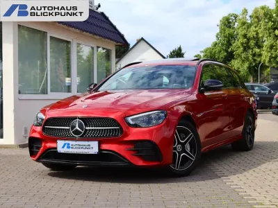 Gebraucht Mercedes E300 AMG 306 PS (225 kW) 2021 Manufaktur hyazinthrot (metallic) Kombi