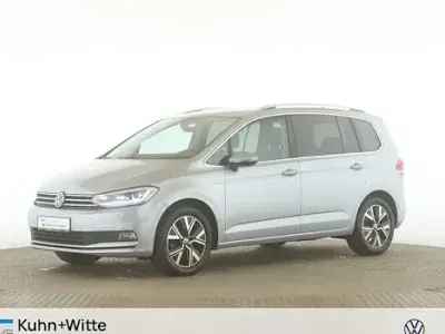 Gebraucht VW Touran Highline 150 PS (110 kW) 2025 Silber Van / Kleinbus