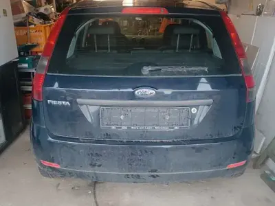 Usata Ford Fiesta Futura 80 CV (58 kW) 2005 Blu Utilitaria