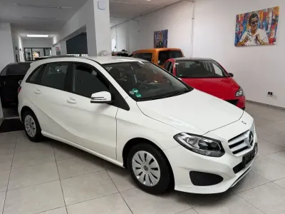 Gebraucht Mercedes B180 122 PS (89 kW) 2016 Weiß Kleinwagen