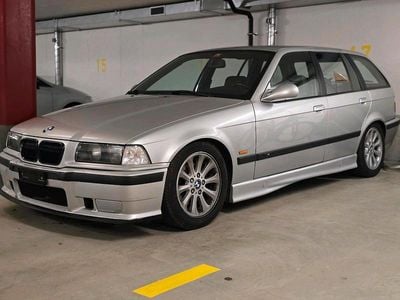 BMW 323