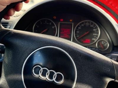 Gebraucht Audi A4 102 PS (75 kW) 2001 Rot Limousine