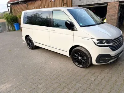 Gebraucht VW Multivan 204 PS (150 kW) 2022 Grau Van / Kleinbus