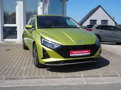 Gebraucht Hyundai i20 101 PS (74 kW) 2025 Lucid lime Kleinwagen