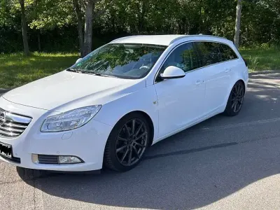 Gebraucht Opel Insignia Edition 140 PS (102 kW) 2011 Weiß Kombi