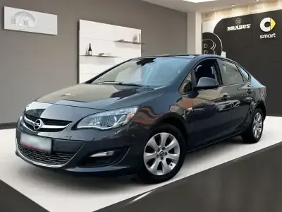Gebraucht Opel Astra Selection 140 PS (102 kW) 2014 Grau Limousine