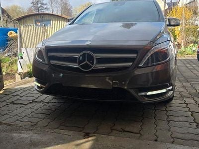 Gebraucht Mercedes B180 122 PS (89 kW) 2012 Braun Van / Kleinbus