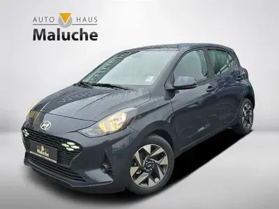 Gebraucht Hyundai i10 Trend 63 PS (46 kW) 2024 Aurora grey / met Kleinwagen