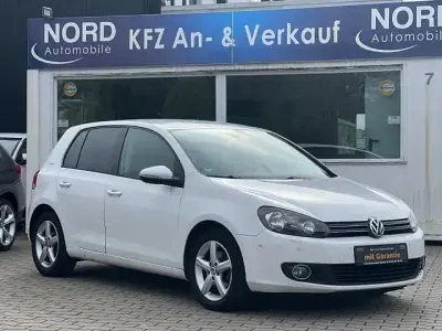 Gebraucht VW Golf VI Team 115 PS (84 kW) 2010 Weiß Kleinwagen