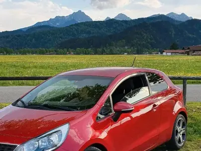 Gebraucht Kia Rio Spirit 90 PS (66 kW) 2014 Rot Kleinwagen