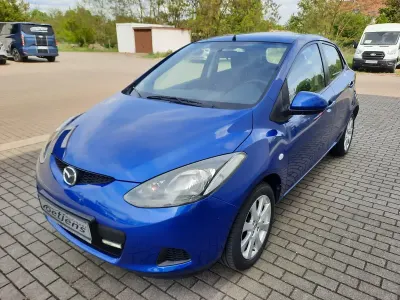 Usata Mazda 2 Independence 75 CV (55 kW) 2010 Blu Utilitaria