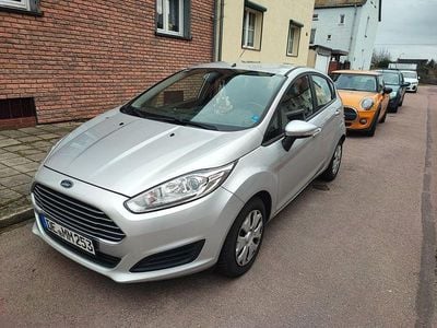 Gebraucht Ford Fiesta SYNC Edition 95 PS (69 kW) 2015 Silber Kleinwagen