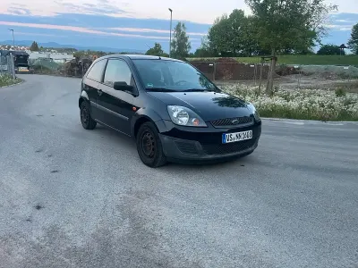 Gebraucht Ford Fiesta 70 PS (51 kW) 2005 Blau Kleinwagen